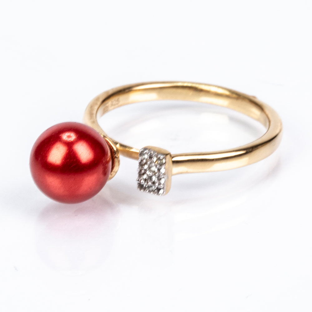 Pozlátený Strieborný Prsteň s Červená sladkovodná perlou a Bielym Topásom