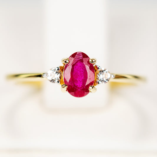 Pozlátený Strieborný Prsteň s Madagaskarským Rubínom a Bielym Topásom