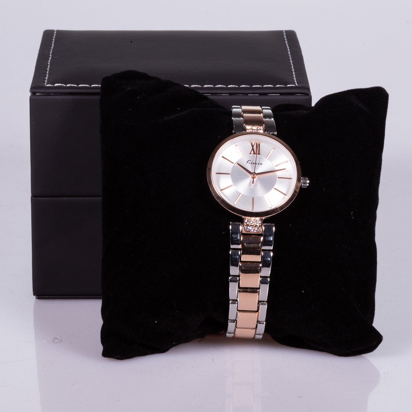 Hodinky z Ušľachtilej Ocele s Bielym Ciferníkom, Kovovým Remienkom Zlatej a Striebornej farby a Zirkónom