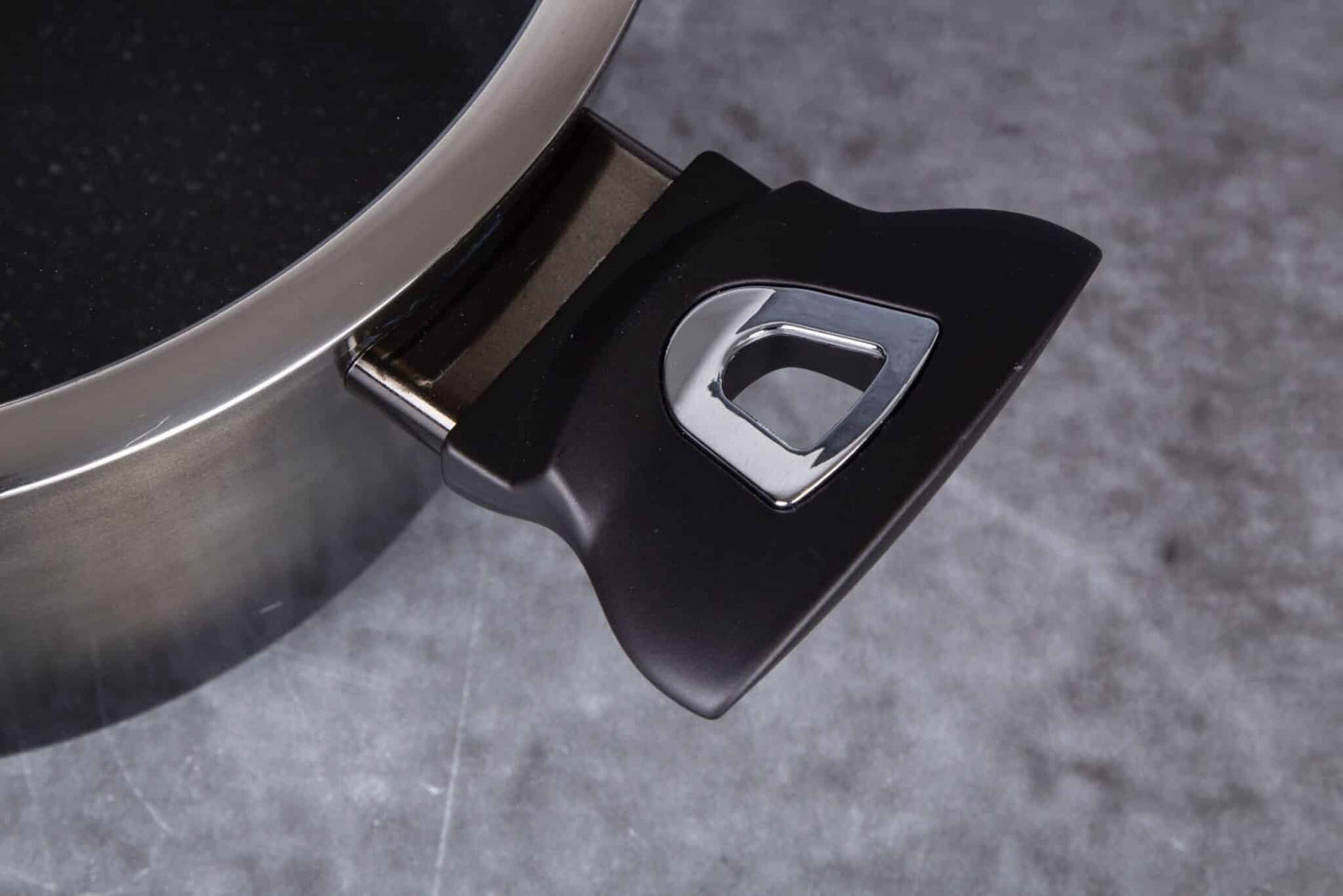 Berlinger Haus Metallic Line Shiny Black Edition kastról s pokrievkou (6,1 l)