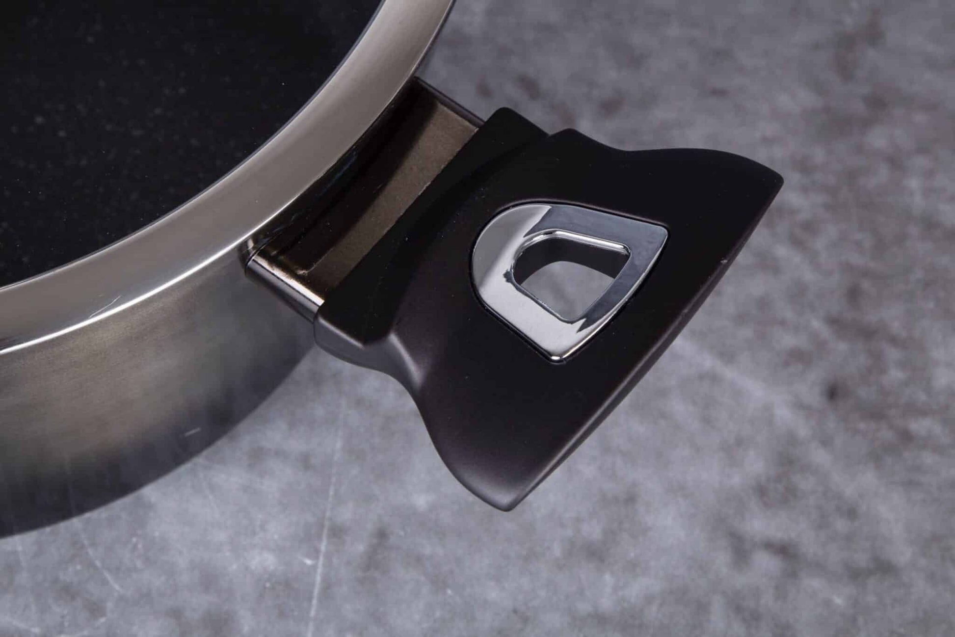 Berlinger Haus Metallic Line Shiny Black Edition kastról s pokrievkou (6,1 l) 3 