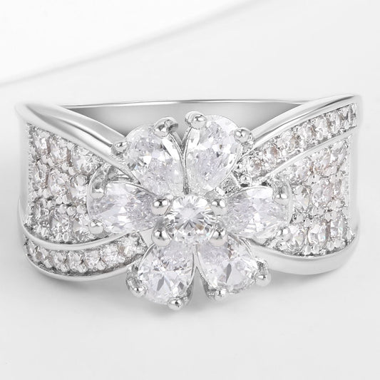 Pozlátený Zliatinový Prsteň s Bielym Emporia® Krištáľom