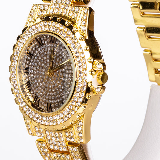 Štvordielna sada šperkov Emporia prémiovej kvality v zlatej farbe v exkluzívnej darčekovej krabičke s koženým efektom (s hodinkami, náramkom, hrubým náhrdelníkom a príveskom s krížikom a bielym kryštálom Emporia)