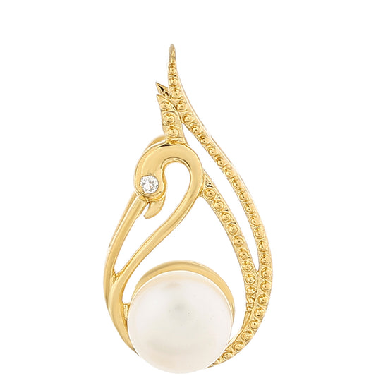 Pozlátený Strieborný Prívesok s Barokovou Sladkovodnou Kultivovanou Perlou a Bielym Topásom