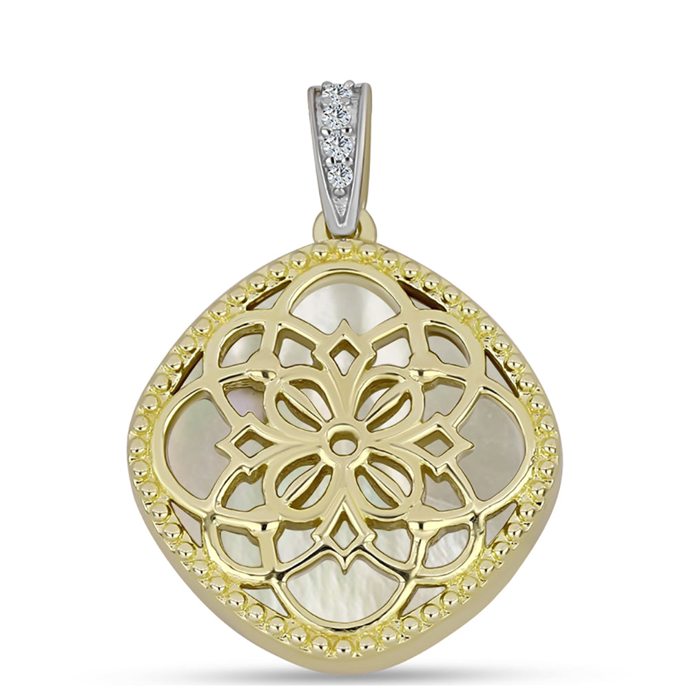 Pozlátený Strieborný Prívesok s Lastúrou a Bielym Topásom