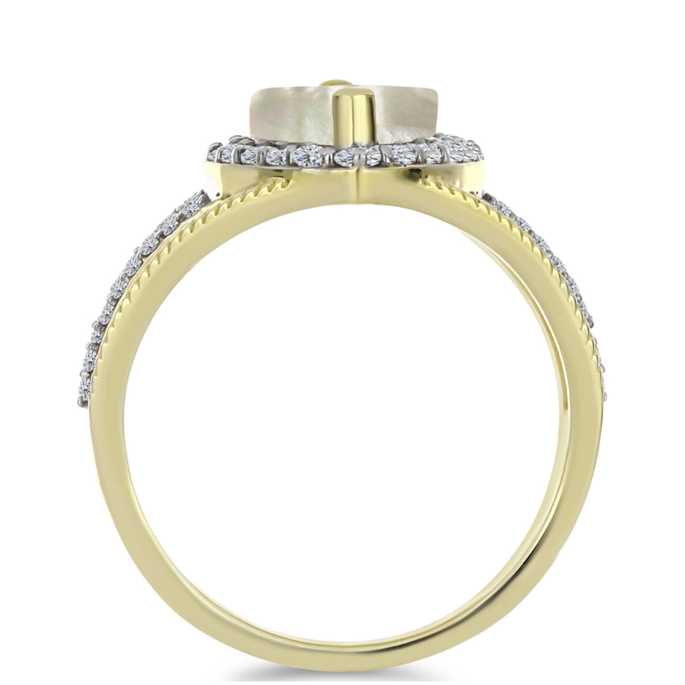 Pozlátený Strieborný Prsteň s Lastúrou a Bielym Topásom