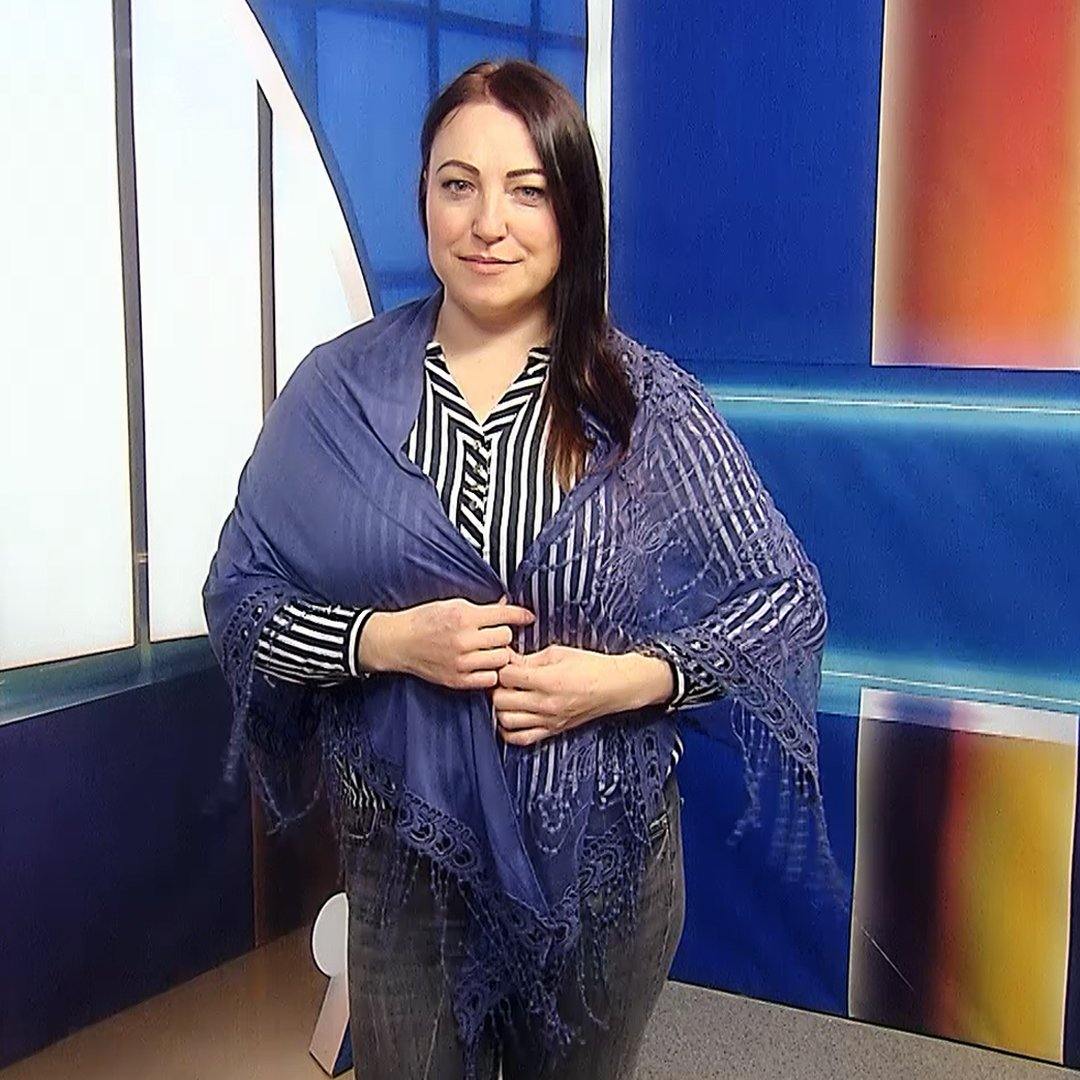 Bavlnený lichobežníkový šál-šatka, 80 cm x 198 cm x 70 cm, Motýlí a krajkový vzor, Džínsová 1 Bavlnený lichobežníkový šál-šatka, 80 cm x 198 cm x 70 cm, Motýlí a krajkový vzor, Džínsová - KlenotTV.sk