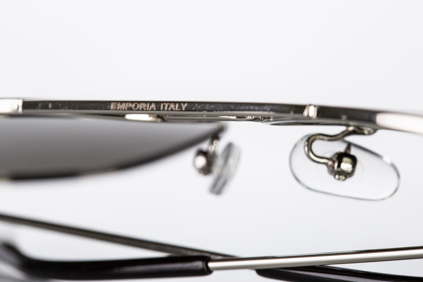 Emporia Italy - séria Aviator "PÚŠŤ", polarizované slnečné okuliare s UV filtrem, s pevným puzdrom a čistiacou handričkou, svetlo hnedé šošovky, obrúčky zlatej farby